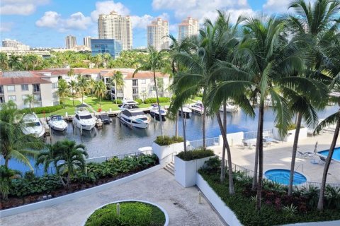 Condominio en alquiler en Aventura, Florida, 2 dormitorios, 111.85 m2 № 2155072 - foto 21