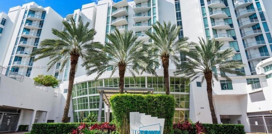 Condominio en Aventura, Florida, 2 dormitorios  № 2155072
