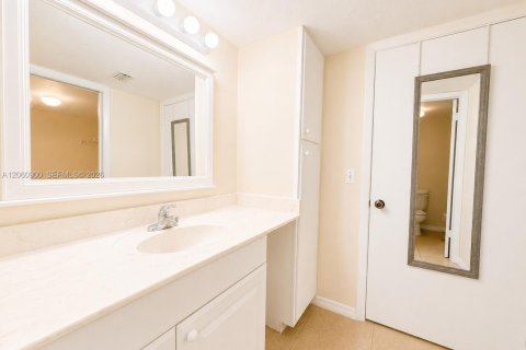Condo in Boca Raton, Florida, 2 bedrooms № 2265243 - photo 21