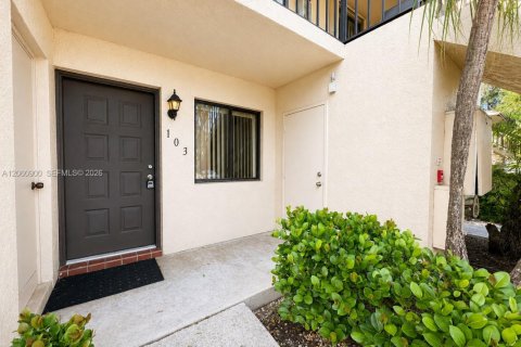 Condo in Boca Raton, Florida, 2 bedrooms № 2265243 - photo 2