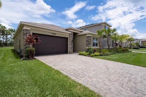 House in Wesley Chapel, Florida 2 bedrooms, 170.1 sq.m. № 1782517 - photo 3