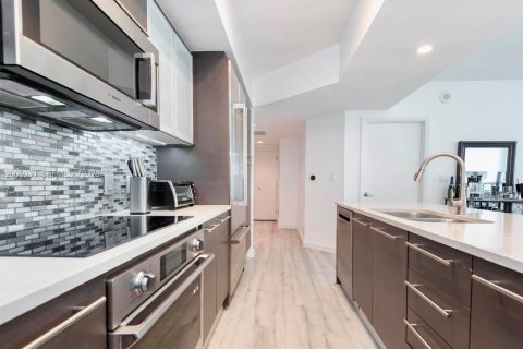 Condominio en alquiler en Miami, Florida, 2 dormitorios, 103.21 m2 № 2066500 - foto 6