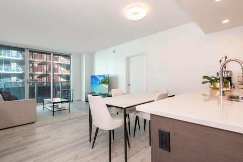 Condominio en alquiler en Miami, Florida, 2 dormitorios, 103.21 m2 № 2066500 - foto 3