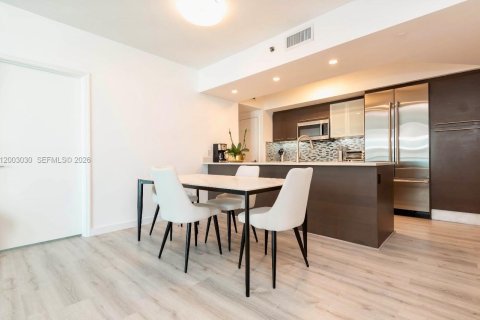 Condominio en alquiler en Miami, Florida, 2 dormitorios, 103.21 m2 № 2066500 - foto 2