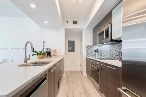 Condominio en alquiler en Miami, Florida, 2 dormitorios, 103.21 m2 № 2066500 - foto 5