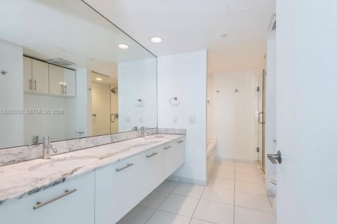 Condominio en alquiler en Miami, Florida, 2 dormitorios, 103.21 m2 № 2066500 - foto 11