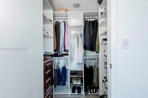 Condominio en alquiler en Miami, Florida, 2 dormitorios, 103.21 m2 № 2066500 - foto 24