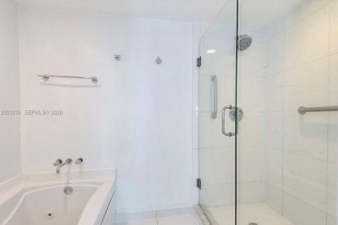 Condominio en alquiler en Miami, Florida, 2 dormitorios, 103.21 m2 № 2066500 - foto 13