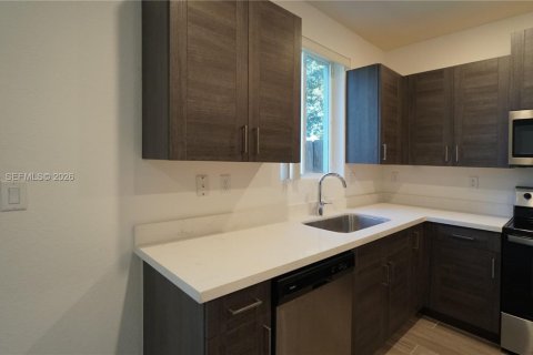 Touwnhouse à louer à Homestead, Floride: 4 chambres, 127.65 m2 № 2252527 - photo 8