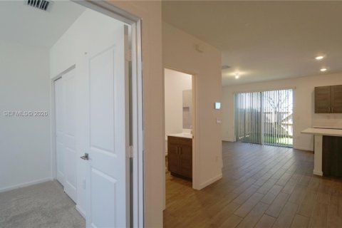 Touwnhouse à louer à Homestead, Floride: 4 chambres, 127.65 m2 № 2252527 - photo 5