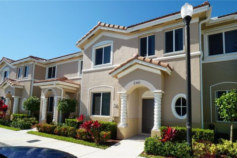 Touwnhouse à louer à Homestead, Floride: 4 chambres, 127.65 m2 № 2252527 - photo 3