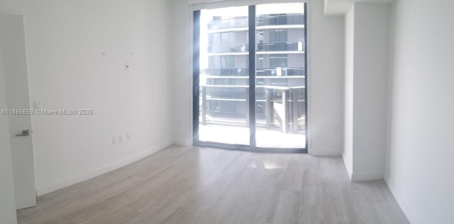 Кондоминиум с 1 спальней в Майами, Флорида № 1942179