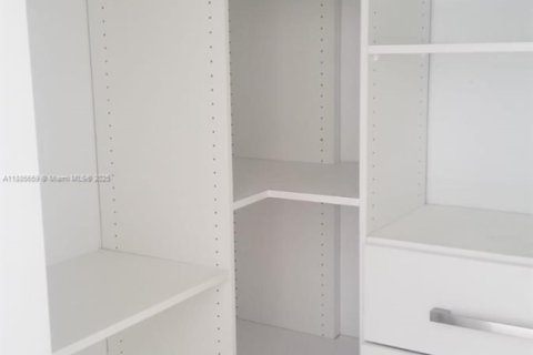 Снять в аренду кондоминиум в Майами, Флорида 1 спальня, 57.6м2, № 1942179 - фото 4