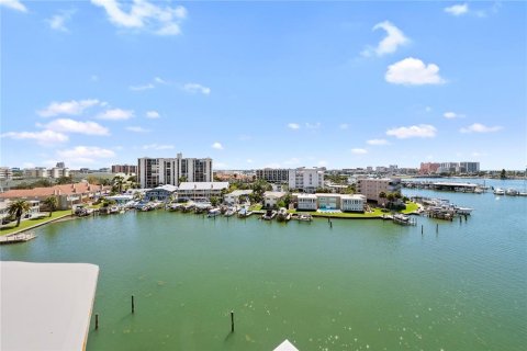 Condo in Clearwater, Florida, 3 bedrooms  № 2106297 - photo 19