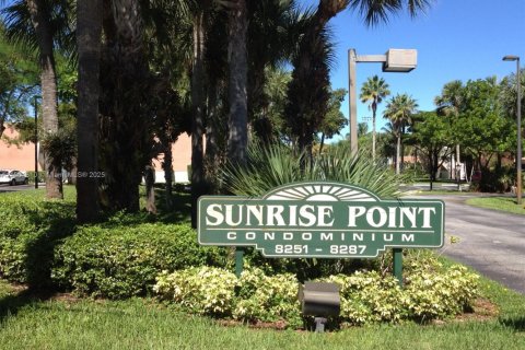 Condo in Pinecrest, Florida, 2 bedrooms  № 2052922