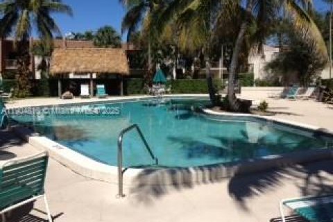 Condo in Pinecrest, Florida, 2 bedrooms  № 2052922 - photo 3