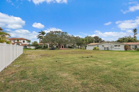Land in Saint Petersburg, Florida № 1907947 - photo 4