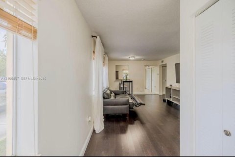Copropriété à vendre à Davie, Floride: 3 chambres, 102.19 m2 № 2429749 - photo 2