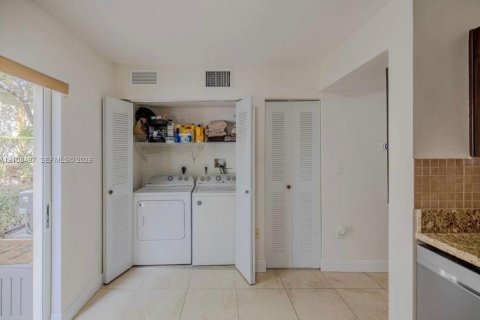 Copropriété à vendre à Davie, Floride: 3 chambres, 102.19 m2 № 2429749 - photo 8
