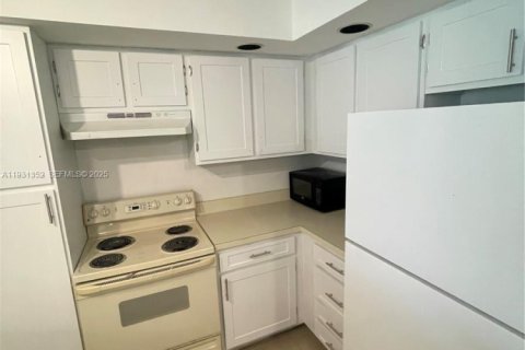 Apartment in Margate, Florida 1 bedroom, 66.15 sq.m. № 1989996 - photo 5