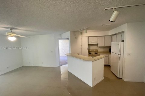 Apartment in Margate, Florida 1 bedroom, 66.15 sq.m. № 1989996 - photo 4