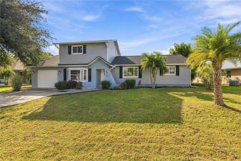 Villa ou maison à vendre à Punta Gorda, Floride: 3 chambres, 167.22 m2 № 2421794 - photo 2