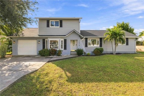 Villa ou maison à Punta Gorda, Floride 3 chambres, 167.22 m2 № 2421794