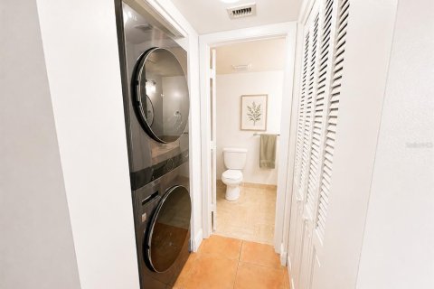 Condo in Hollywood, Florida, 1 bedroom  № 2305105 - photo 6