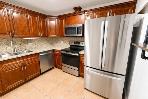 Condo in Hollywood, Florida, 1 bedroom  № 2305105 - photo 3
