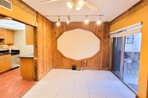 Townhouse in Miami, Florida 2 bedrooms, 109.81 sq.m. № 1737840 - photo 14