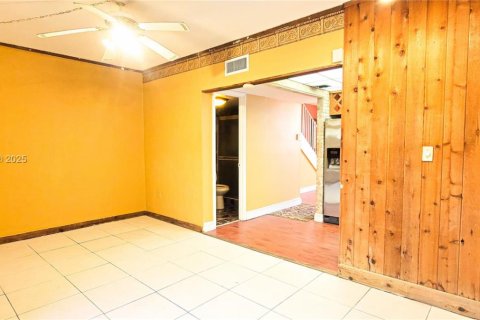 Townhouse in Miami, Florida 2 bedrooms, 109.81 sq.m. № 1737840 - photo 15