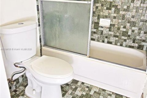Townhouse in Miami, Florida 2 bedrooms, 109.81 sq.m. № 1737840 - photo 29