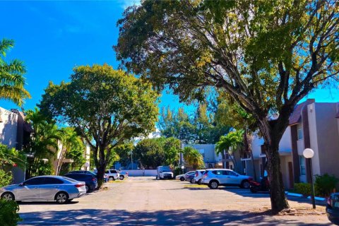 Townhouse in Miami, Florida 2 bedrooms, 109.81 sq.m. № 1737840 - photo 4