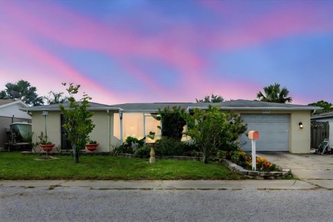 Casa en venta en Holiday, Florida, 2 dormitorios, 129.41 m2 № 1904979 - foto 2