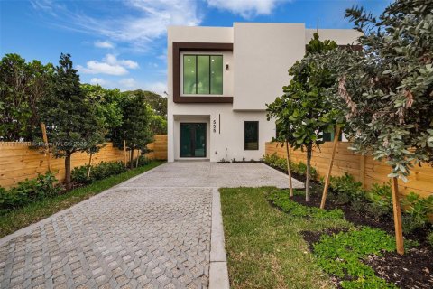 Купить виллу или дом в Майами, Флорида 4 спальни, № 1972623 - фото 2