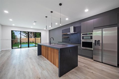 Купить виллу или дом в Майами, Флорида 4 спальни, № 1972623 - фото 8