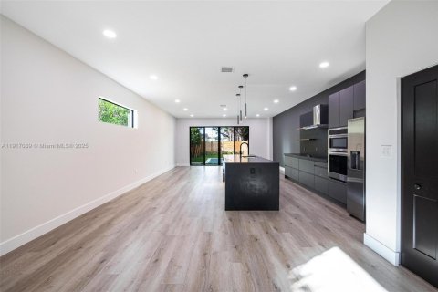 Купить виллу или дом в Майами, Флорида 4 спальни, № 1972623 - фото 13