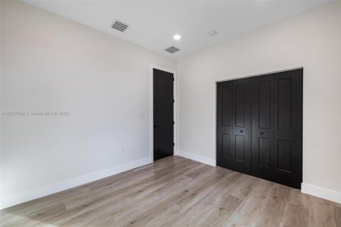 Купить виллу или дом в Майами, Флорида 4 спальни, № 1972623 - фото 30