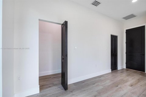 Купить виллу или дом в Майами, Флорида 4 спальни, № 1972623 - фото 28