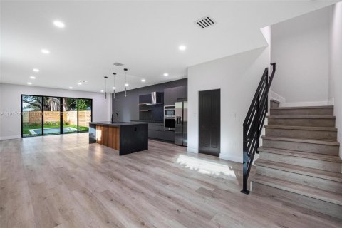 Купить виллу или дом в Майами, Флорида 4 спальни, № 1972623 - фото 6