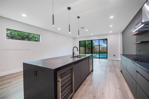 Купить виллу или дом в Майами, Флорида 4 спальни, № 1972623 - фото 11