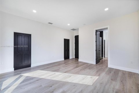 Купить виллу или дом в Майами, Флорида 4 спальни, № 1972623 - фото 21