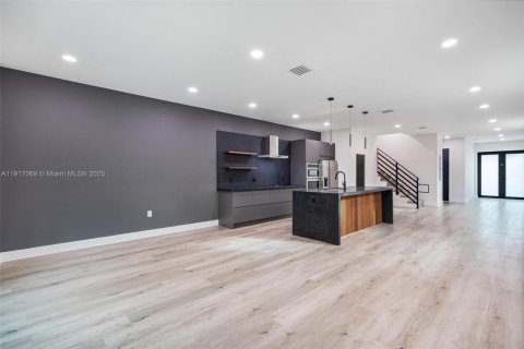 Купить виллу или дом в Майами, Флорида 4 спальни, № 1972623 - фото 12