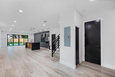 Купить виллу или дом в Майами, Флорида 4 спальни, № 1972623 - фото 16