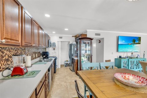 Villa ou maison à vendre à North Lauderdale, Floride: 2 chambres, 89.37 m2 № 1938013 - photo 15