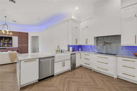 Villa ou maison à louer à Miramar, Floride: 5 chambres, 264.21 m2 № 1919974 - photo 12