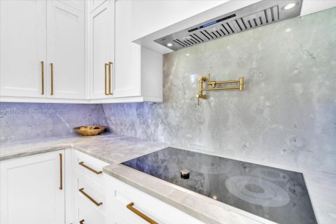 Villa ou maison à louer à Miramar, Floride: 5 chambres, 264.21 m2 № 1919974 - photo 16