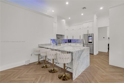 Villa ou maison à louer à Miramar, Floride: 5 chambres, 264.21 m2 № 1919974 - photo 20