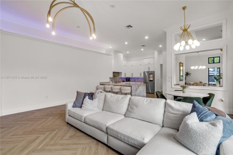 Villa ou maison à louer à Miramar, Floride: 5 chambres, 264.21 m2 № 1919974 - photo 27