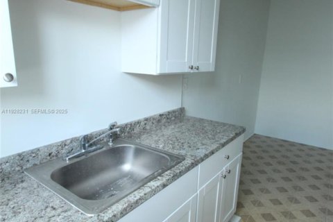 Condo in Miami Beach, Florida, 1 bedroom  № 2056440 - photo 9